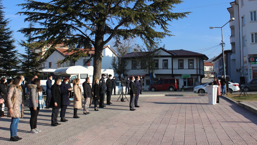 24 Kasım Öğretmenler Günü Münasebetiyle Atatürk Anıtına Çelenk Sunuldu.