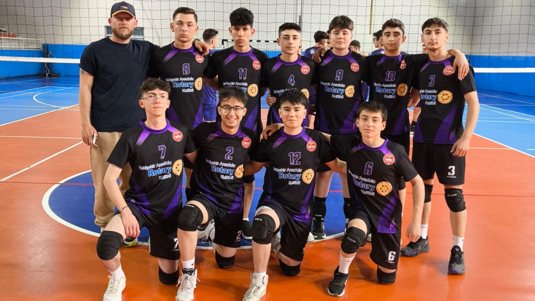VOLEYBOL TURNUVASINDA ESKİŞEHİR İL 3.'NCÜSÜ ŞEHİT RAMAZAN CANIGÜR MTAL.